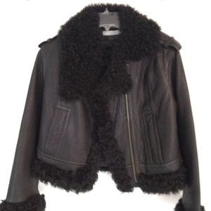 GENUINE SHEARLING AND LEATHER VINCE SHORT BOMBER STYLE JACKET. NEVER BEEN WORN.